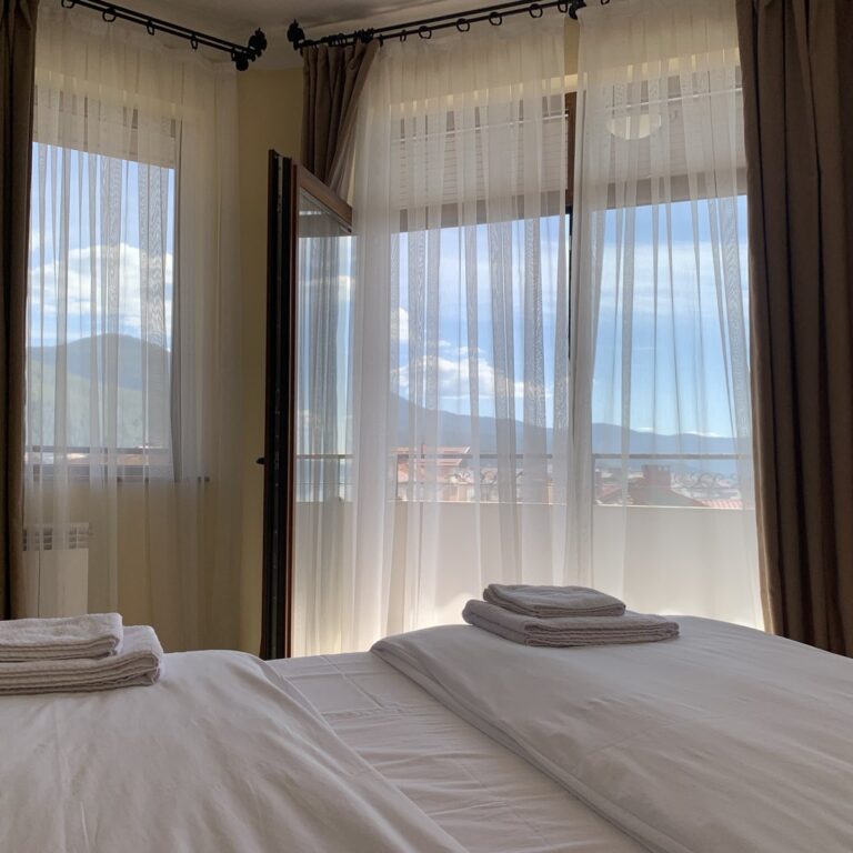 Двойно настаняване в хотели в Сърница около язовир Доспат