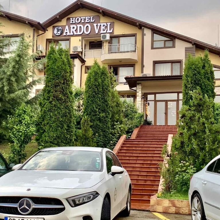 Паркинг и вход Ардо Вел